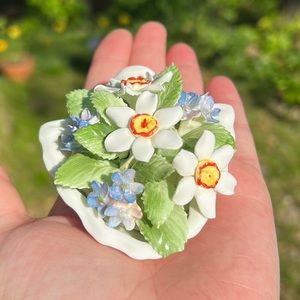 Royal Doulton 💐Vintage Floral Bouquet Display in Seashell Fine Bone China Art